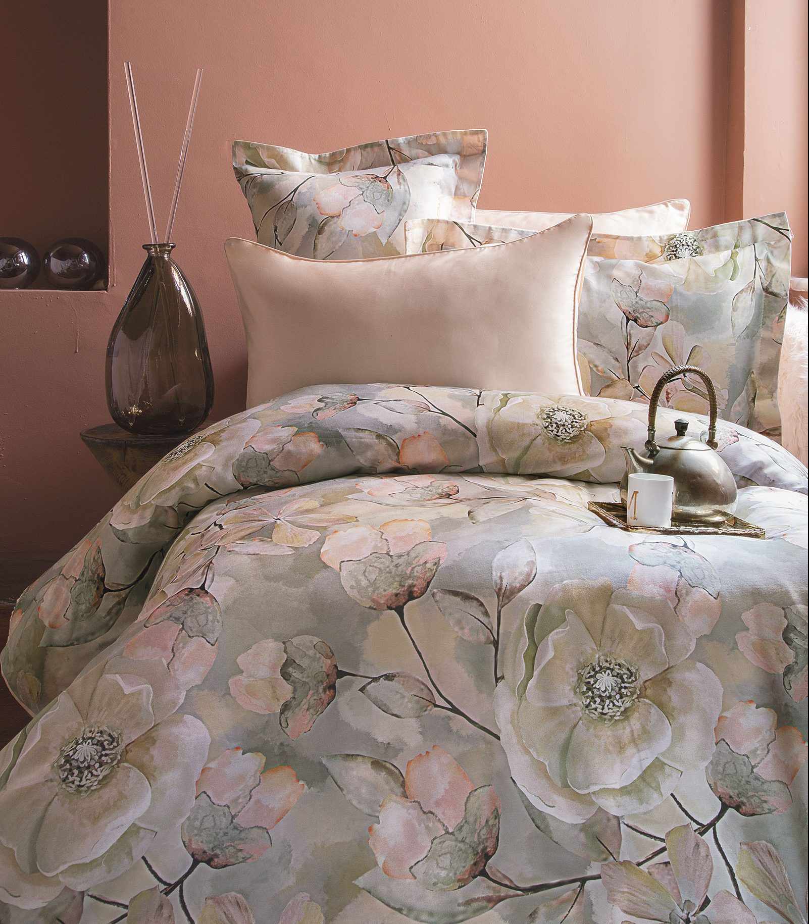 Постельное белье ISSIMO "SAKURA" евро комплект сатин де люкс